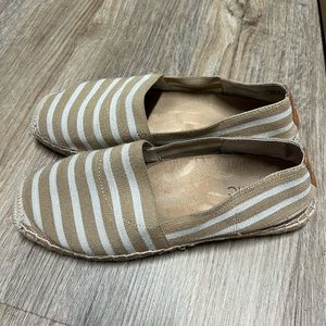Vionic espadrilles
